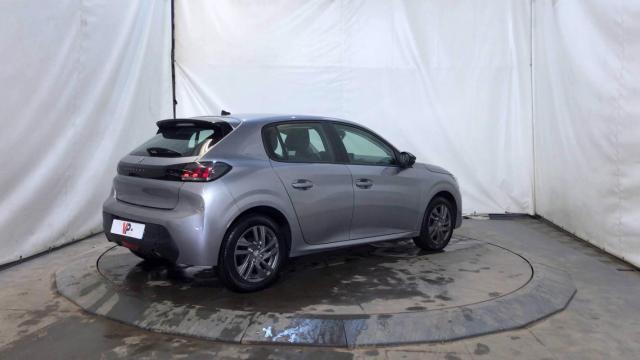Peugeot 208 image 8