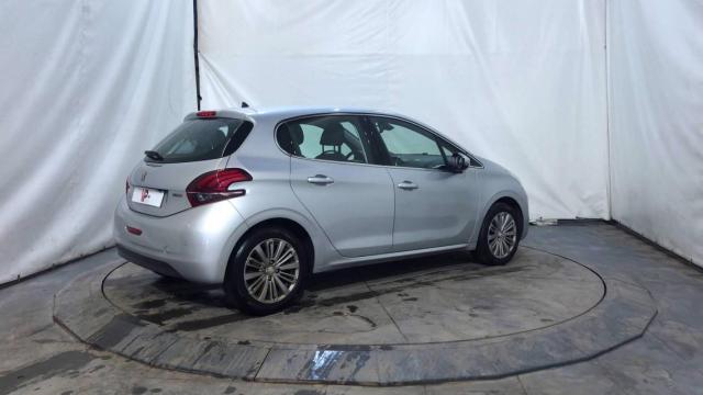 Peugeot 208 image 2