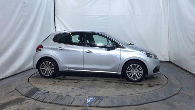 Peugeot 208 image 1