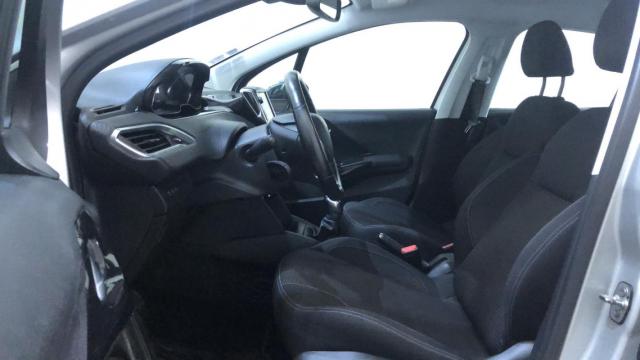 Peugeot 208 image 7