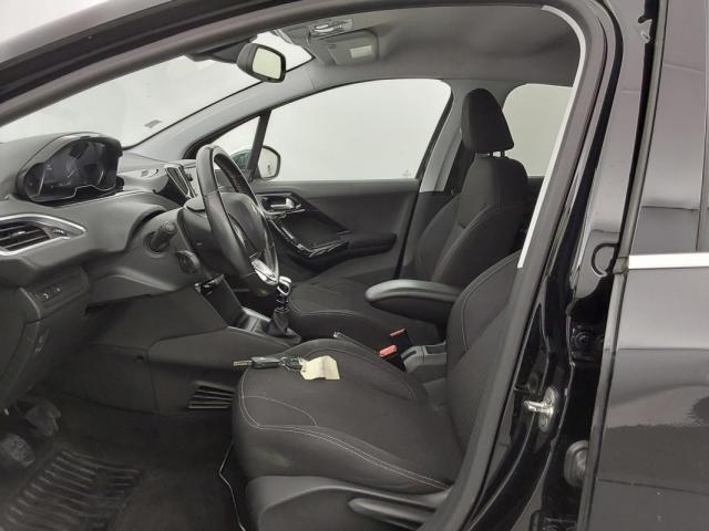 Peugeot 208 image 2