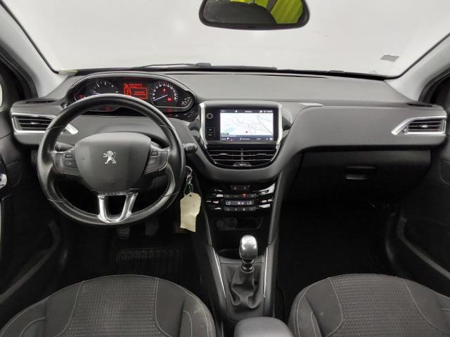 Peugeot 208 image 6