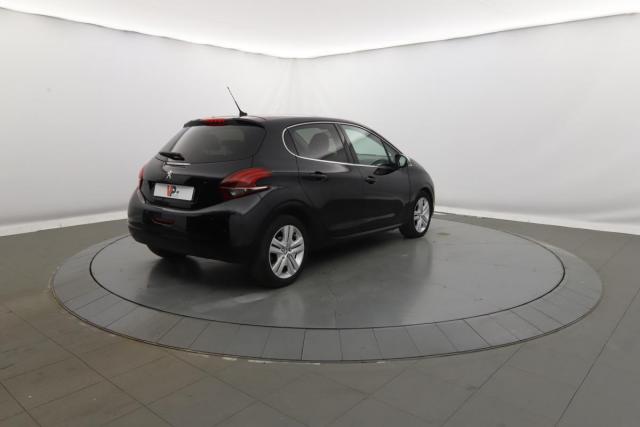 Peugeot 208 image 8