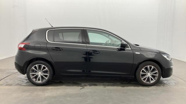 Peugeot 308 image 2