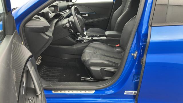 Peugeot 208 image 8