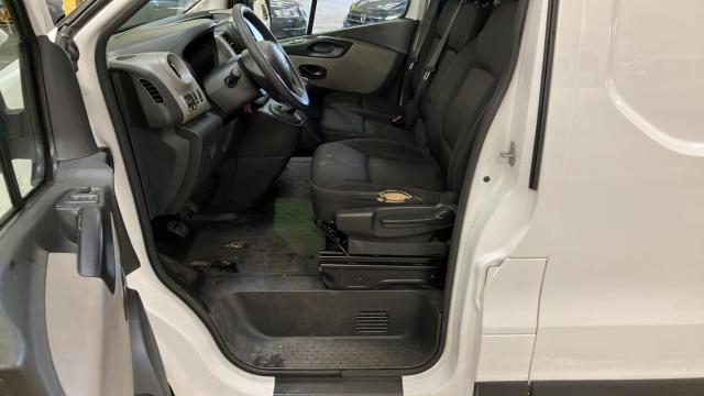 Renault Trafic image 8