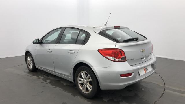 Chevrolet Cruze image 2