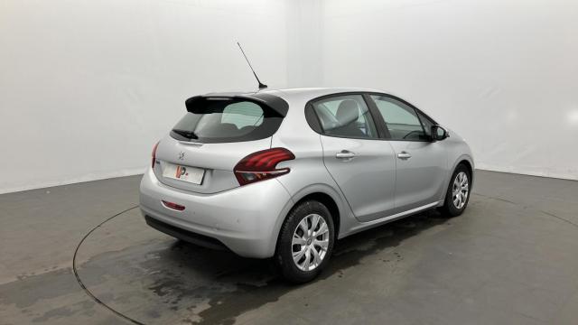 Peugeot 208 image 8