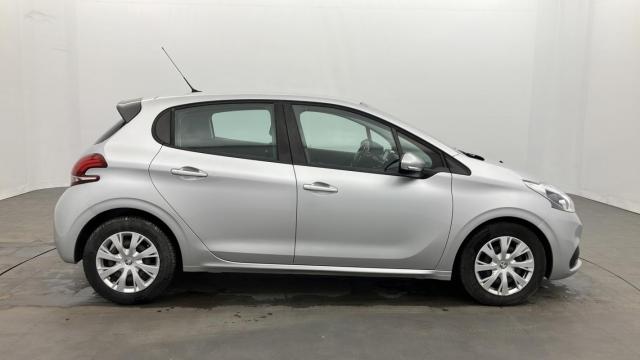 Peugeot 208 image 6
