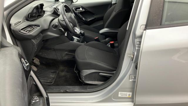 Peugeot 208 image 5
