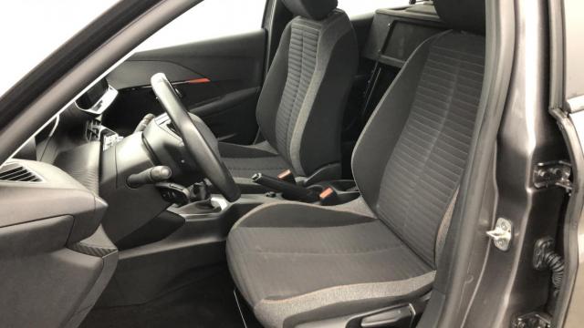 Peugeot 208 image 7
