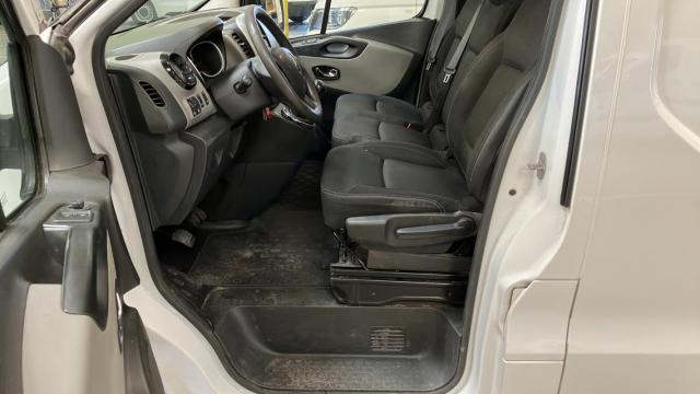 Renault Trafic image 2