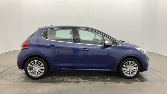Peugeot 208 image 3
