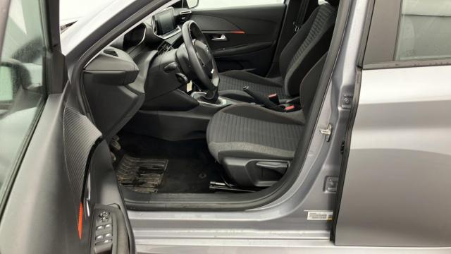 Peugeot 208 image 5
