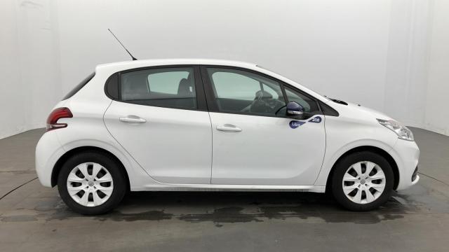 Peugeot 208 image 1
