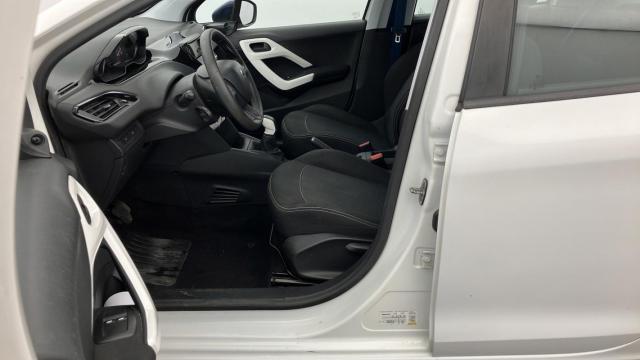 Peugeot 208 image 6