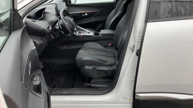 Peugeot 3008 image 2