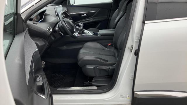 Peugeot 3008 image 2