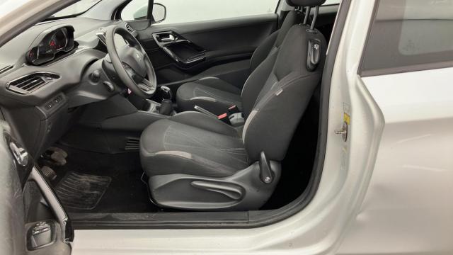 Peugeot 208 image 5