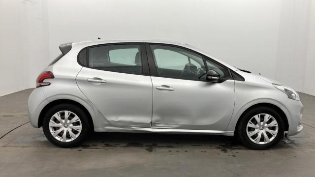 Peugeot 208 image 1