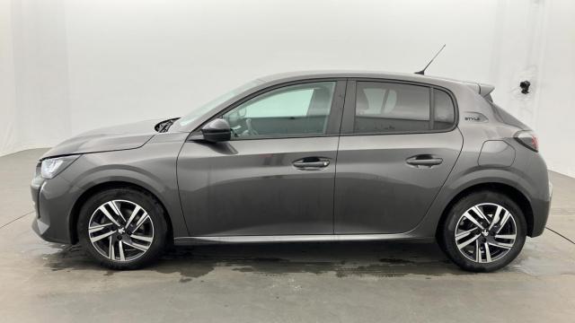 Peugeot 208 image 6