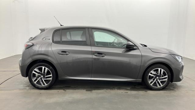 Peugeot 208 image 5