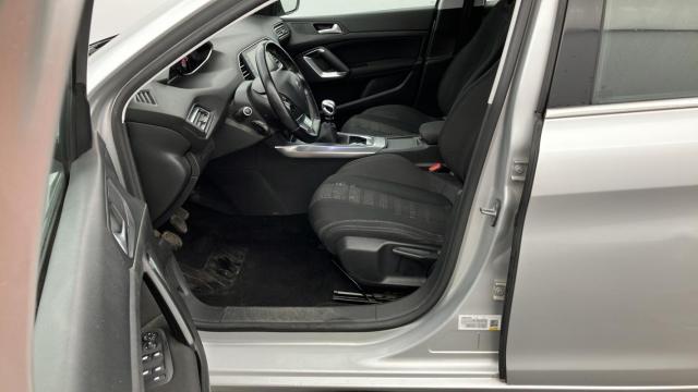 Peugeot 308 image 8