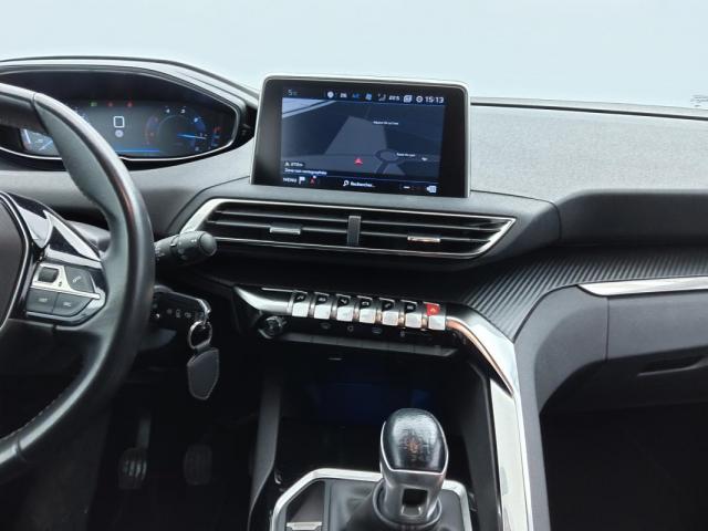 Peugeot 3008 image 2
