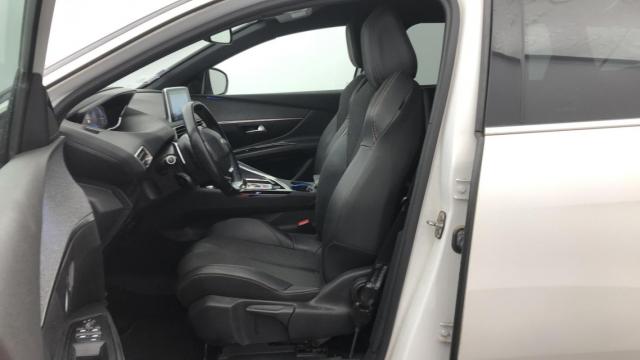 Peugeot 5008 image 4