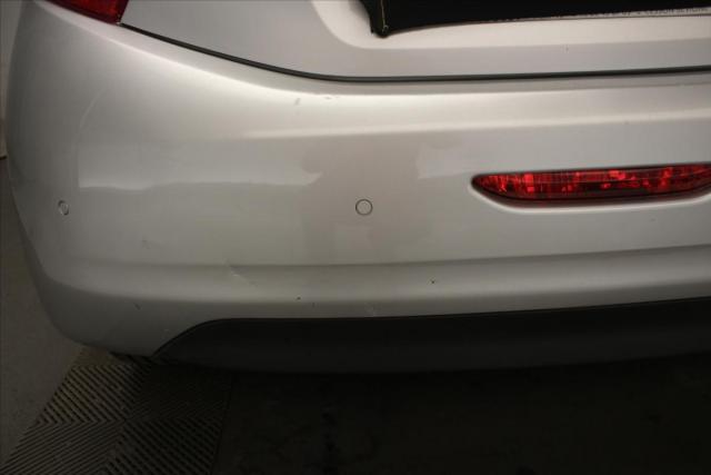 Peugeot 208 image 2