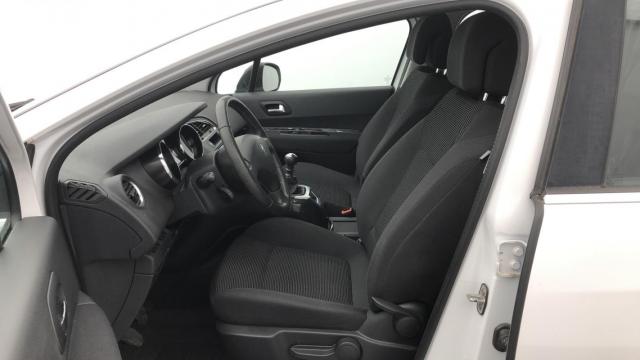 Peugeot 5008 image 2