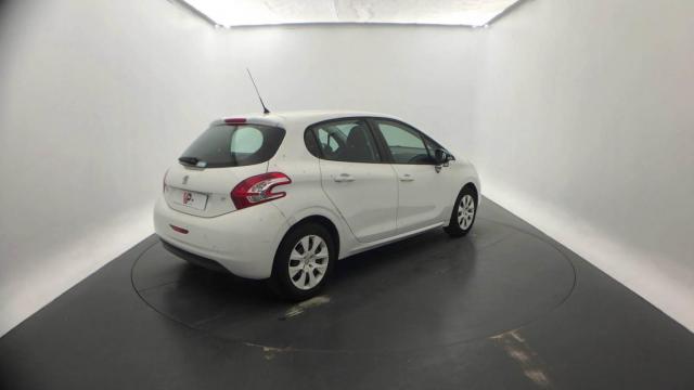 Peugeot 208 image 6