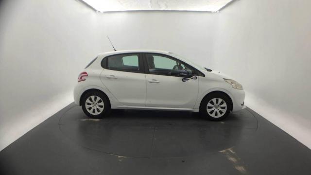 Peugeot 208 image 5