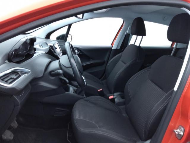 Peugeot 208 image 6