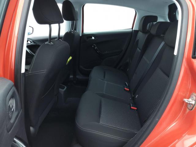 Peugeot 208 image 8