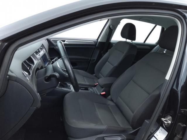 Volkswagen Golf image 5