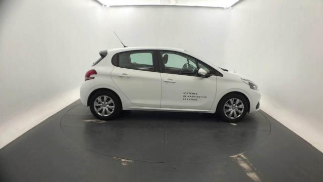 Peugeot 208 image 8