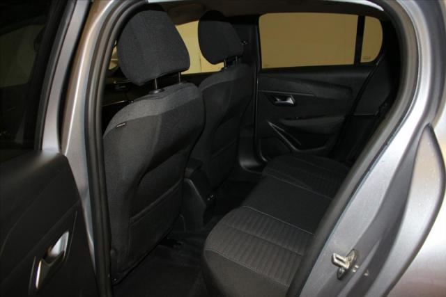 Peugeot 208 image 8