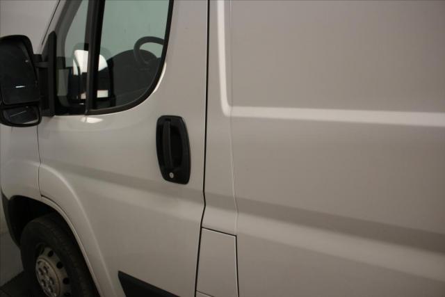 Peugeot Boxer image 1