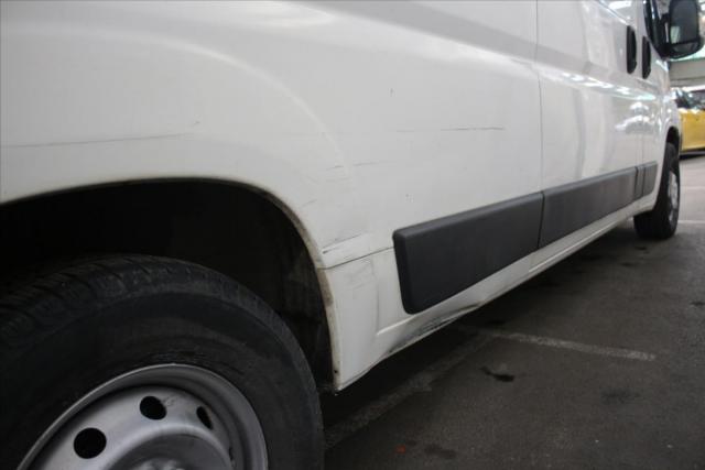 Peugeot Boxer image 2
