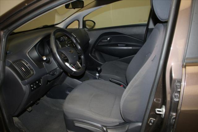Kia Rio image 6