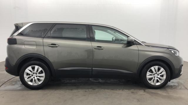 Peugeot 5008 image 2