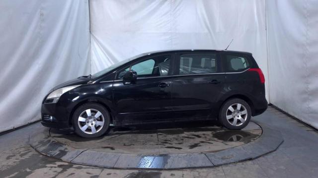 Peugeot 5008 image 1