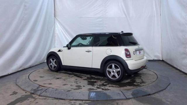 Mini Hatch image 4