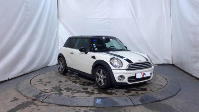 Mini Hatch image 1