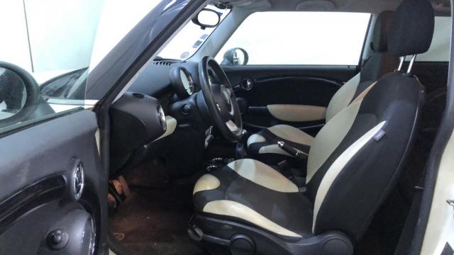 Mini Hatch image 8