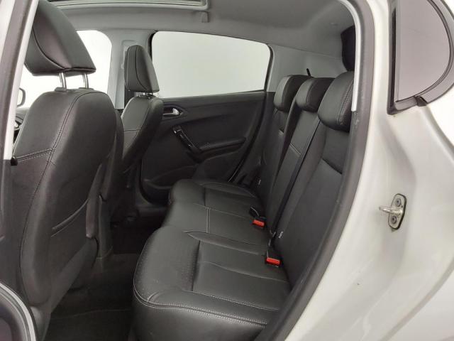 Peugeot 208 image 6