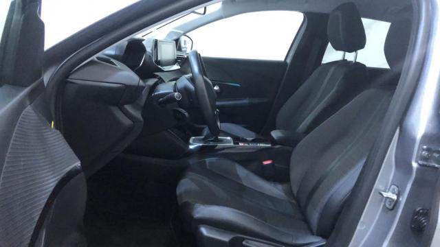 Peugeot 208 image 6