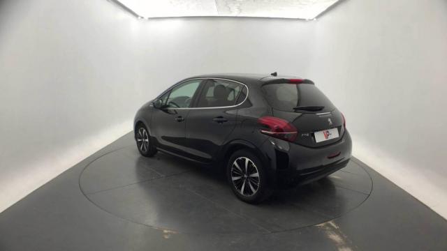 Peugeot 208 image 2