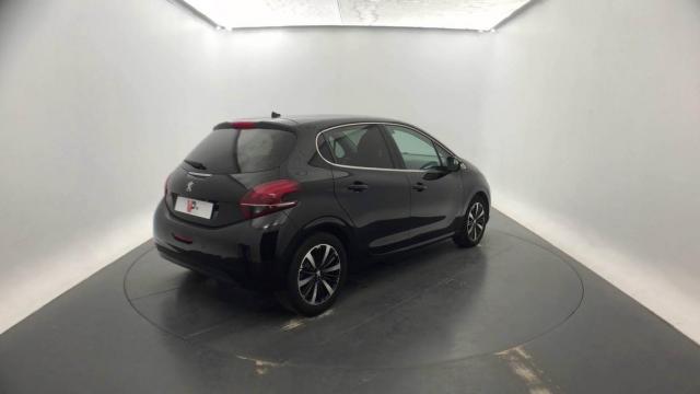 Peugeot 208 image 5